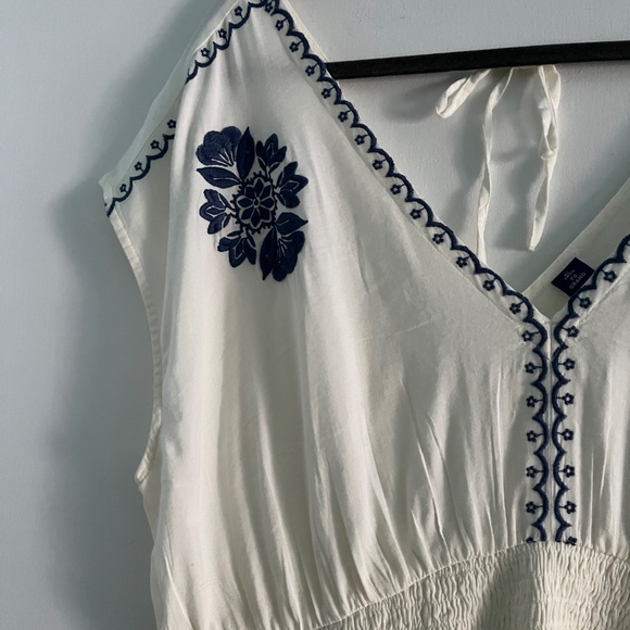 Old Navy Smocked Waist Top with Embroidery, XL Tall - Picture 3 of 8